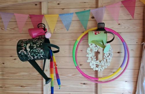 North Creake House | Cozy Willow Cottage: Perfect for Families and Pets