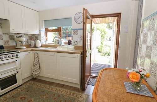 Saham Toney Cottage | Welcoming Willow Cottage: Pet-Friendly Retreat with Garden