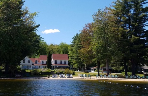 North Sebago Cottage | Willow Cottage-Private Beach-Pets Welcome - Round Table Lodge, Sebago, Maine