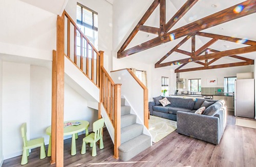 Saltash Cottage | Pet-Friendly 2 Bedroom Retreat with Oceanfront Views