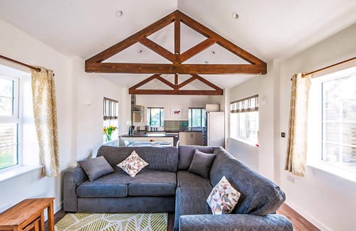 Saltash Cottage | Pet-Friendly 2 Bedroom Retreat with Oceanfront Views