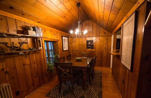 Wedgwood Cabin | Experience Willow Creek Lodge: Cozy Log Home Retreat
