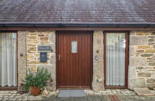 Maenporth House | Discover Willow: 4-Star Pet-Friendly Getaway with Top Reviews