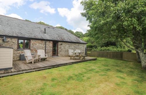 Maenporth House | Discover Willow: 4-Star Pet-Friendly Getaway with Top Reviews