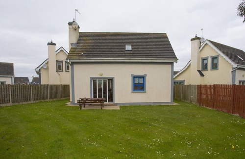 Rosslare Ski Chalet | Willow Grove Holiday Cottage No.3: Family-Friendly Retreat