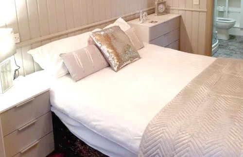 York House | Pet-Friendly Retreat at Willow Lodge with Hot Tub