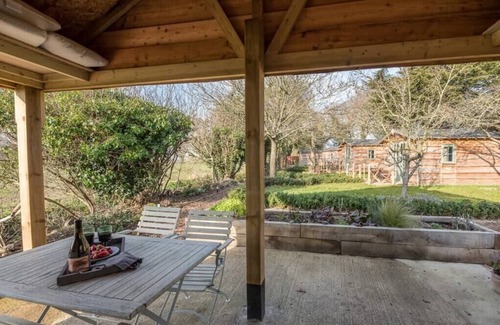 Beccles Cabin | Discover Willow Lodge: Family-Friendly Retreat in Wangford