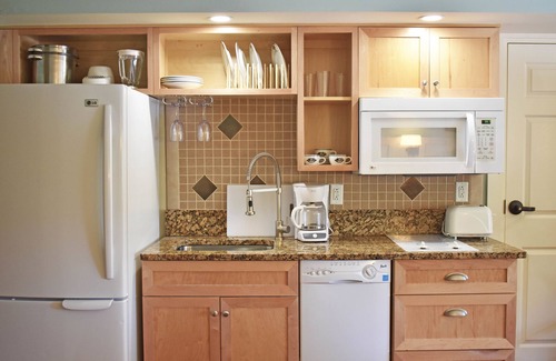 Murrells Inlet Hotel | Guest Rated: 9.8 at The Inlet Sports Lodge with Spa & Pool