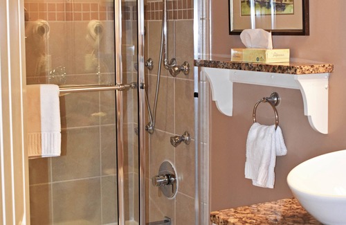 Murrells Inlet Hotel | Guest Rated: 9.8 at The Inlet Sports Lodge with Spa & Pool