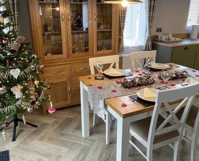 Allerthorpe House | Willow Lodge: Family-Friendly Retreat with Hot Tub