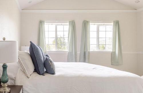 Squaw Valley House | Tranquil King's Canyon Farmhouse Retreat for Families & Pets
