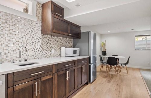 Willow Park House | Willow Park Suite: Cozy 1 Bdrm with Wifi & Near Shopping