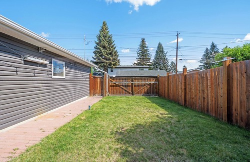Willow Park House | Willow Park Suite: Cozy 1 Bdrm with Wifi & Near Shopping