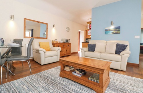 Maenporth Cottage | Pet-Friendly Willow with Garden and Ocean Views in Falmouth