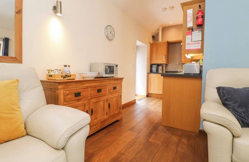Maenporth Cottage | Pet-Friendly Willow with Garden and Ocean Views in Falmouth