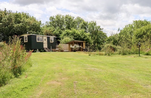 Burlawn Cottage | Willow Cottage: Romantic Retreat with Hot Tub & Spa