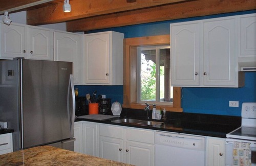 Driggs Cabin | Tranquil Willow Tree Cabin: Family-Friendly Getaway Awaits