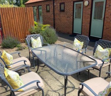 Barnby in the Willows House | Cozy Willow Tree Cottages: Rated 9/10 with Breakfast Included