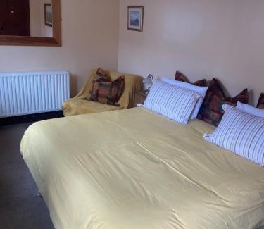 Barnby in the Willows House | Cozy Willow Tree Cottages: Rated 9/10 with Breakfast Included