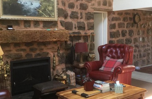 Dullstroom House | Experience Willow Weir Cottage: Top-Rated Family Retreat
