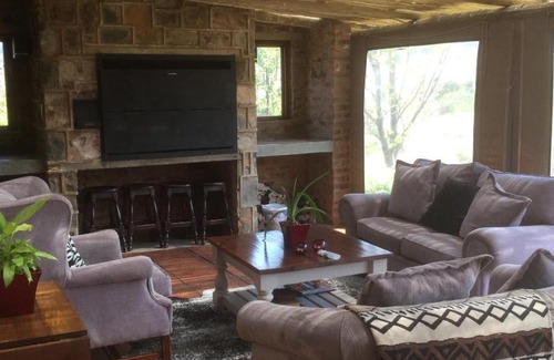 Dullstroom House | Experience Willow Weir Cottage: Top-Rated Family Retreat