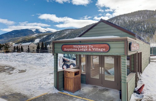 Lakeside Village Apartment | Relaxing Willows #1704: Lake View & Spa Amenities Await