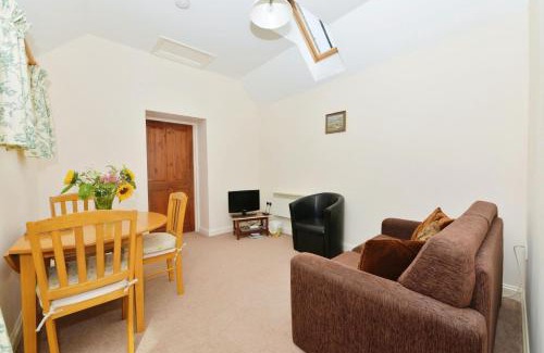 Newport House | Family-Friendly Willows Hotel with Outstanding 9/10 Reviews