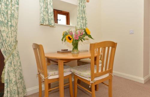 Newport House | Family-Friendly Willows Hotel with Outstanding 9/10 Reviews