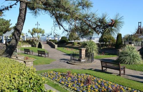 Clacton-on-Sea House | Family-Friendly Willowtree Cottage with Pet Amenities