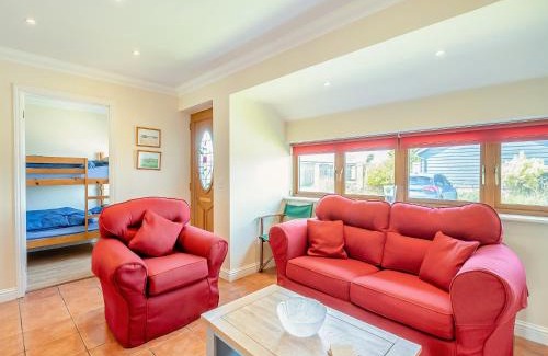 Clacton-on-Sea House | Family-Friendly Willowtree Cottage with Pet Amenities