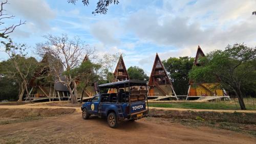 Nochchiyagama Bed & Breakfast | Wilpattu ChenaHut Safari Resort