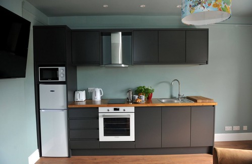 Cheltenham Apartment | Guest Rated: Wilson Apartment for a Cozy Stay for Two