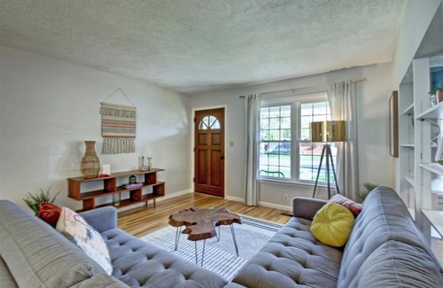 Morris Hill House | Wilson Circle: Pet and Child Friendly with Perfect Reviews
