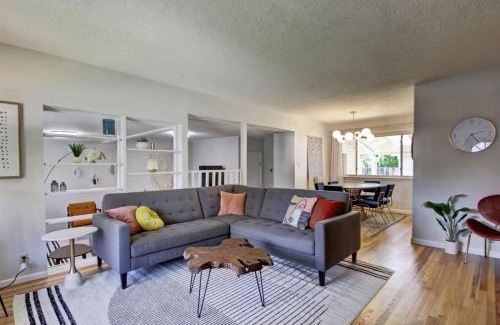 Morris Hill House | Wilson Circle: Pet and Child Friendly with Perfect Reviews