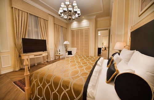 Old Town Hotel | Discover Wilson Palace: Guest Rated 9.8 with Unique Amenities
