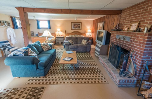 Fossil Bed & Breakfast | Discover Wilson Ranches Retreat: Guest Rated 9/10 Getaway