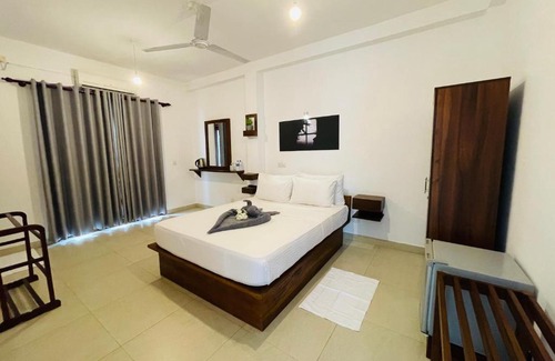 Unawatuna House | Discover Wimals Resort: Poolside Ocean View Getaway