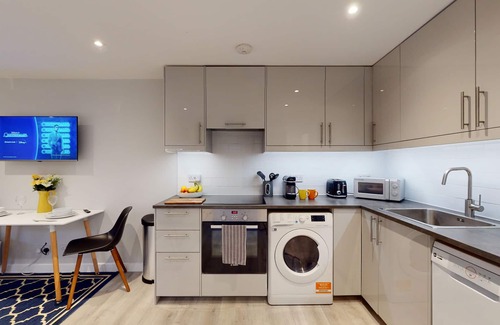 Southfields Apartment | Exceptional Wimbledon Studios: Family-Friendly & Breakfast Included