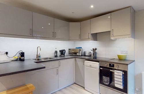 Southfields Apartment | Exceptional Wimbledon Studios: Family-Friendly & Breakfast Included