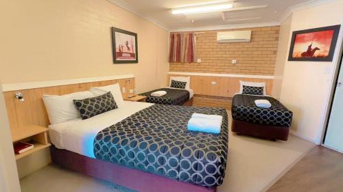 Moree Hotel | Cozy Winchester Motel: Family-Friendly & Accessible Comfort