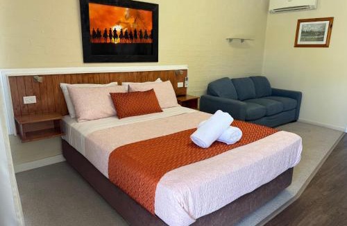 Moree Hotel | Cozy Winchester Motel: Family-Friendly & Accessible Comfort