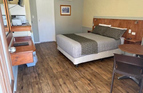 Moree Hotel | Cozy Winchester Motel: Family-Friendly & Accessible Comfort