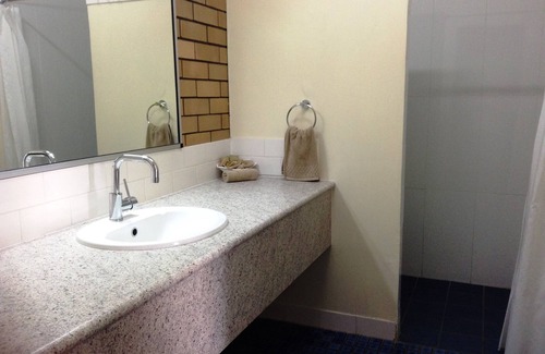 Moree Hotel | Comfortable Winchester Motel with Kitchen and Hot Tub