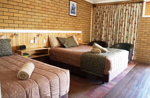 Moree Hotel | Comfortable Winchester Motel with Kitchen and Hot Tub