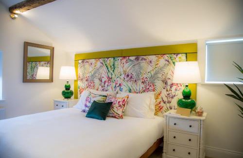 Preston Hotel | Experience Winckley Stays: Family-Friendly with Hot Tub