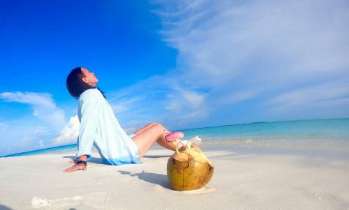 Guraidhoo House | Discover Oceanfront Bliss at Wind Breeze Sunset View Inn
