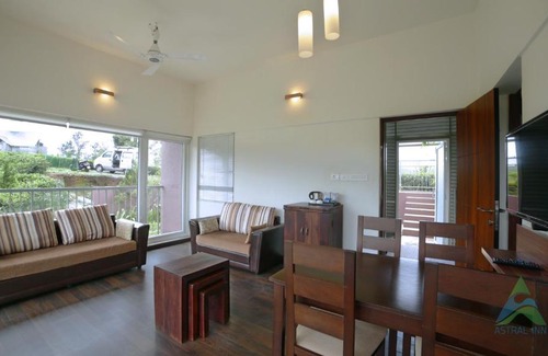 Elappara Resort | Cozy Stay at Wind Chimes by Astral Inn with Breakfast & Kitchen