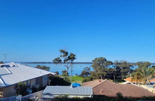 Dawesville House | Relax in Dawesville, Mandurah with Stunning Ocean Views
