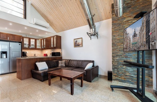 Emaus Apartment | Elegant Wind Rose Residence: Ocean View Apartment for 10