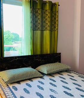 Sualkuchi Apartment | Inviting Windchime9: Guest Rated 9/10 with Breakfast Included